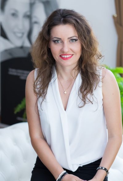 Interviu Corina Samfir – Dental One: „Imi pastrez visul, indiferent cat de mare si greu de realizat este.”