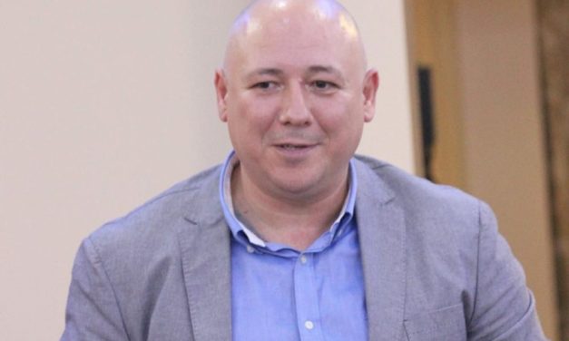 Laurentiu Dicu – Eastlines: „Nu fi disperat `sa faci bani` in afaceri. Propune-ti cu rabdare sa fii cel mai bun pe nisa ta de piata, sa ai cele mai bune servicii sau produse. Banii vor veni implicit.”