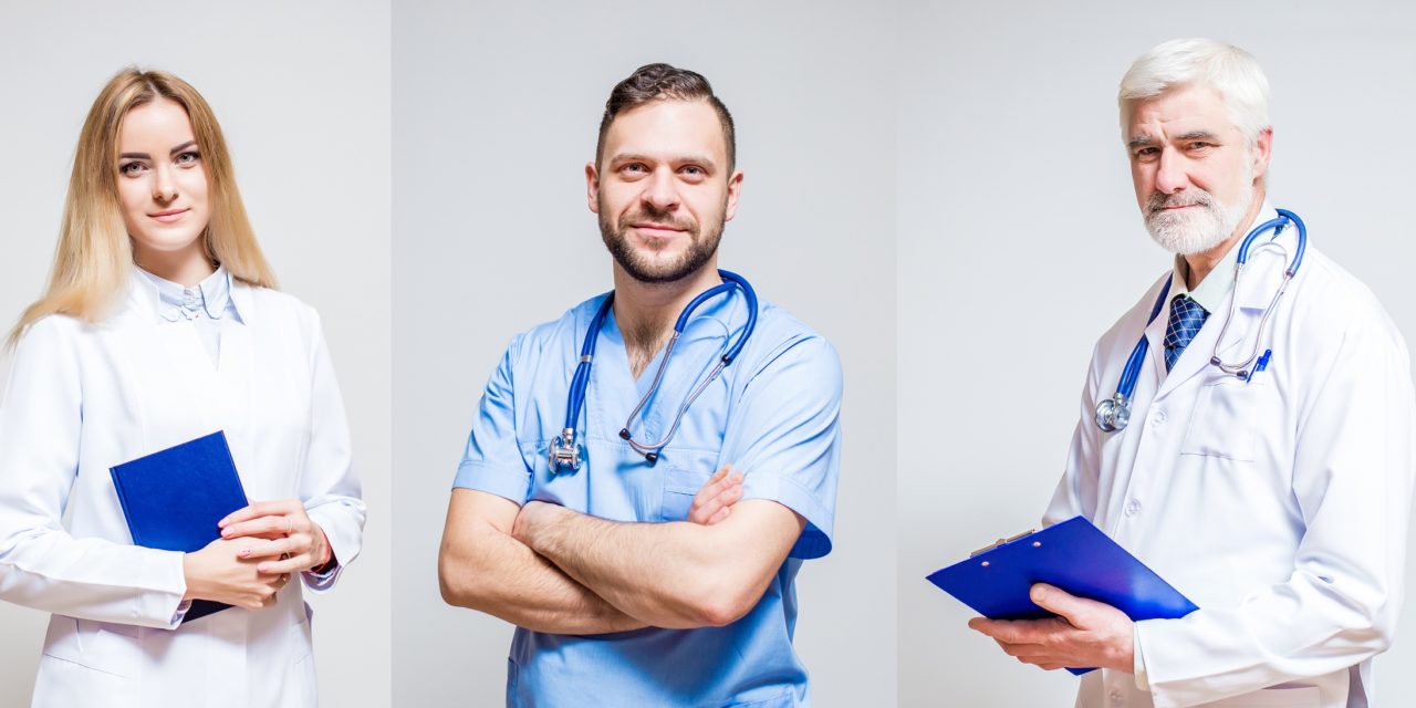 Istoria costumelor medicale – de la un simplu sort pana la imprimeuri cu minioni