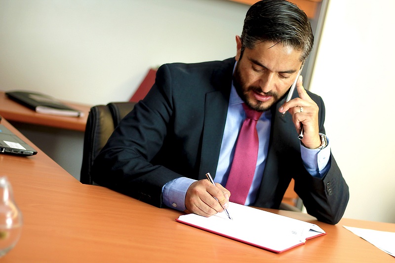 Ai nevoie de servicii juridice moderne? Tine cont de aceste sfaturi atunci cand alegi un avocat de drept comercial
