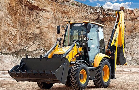 Excavator sau buldoexcavator: Care sunt diferențele?