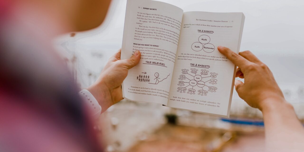 10 carti de dezvoltare personala pe care trebuie sa le ai in biblioteca