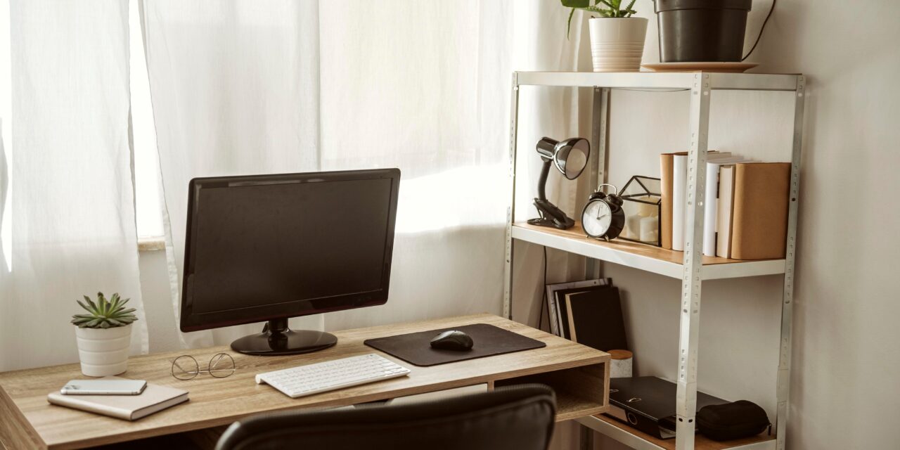 Cum poti sa iti amenajezi acasa un birou frumos si productiv?