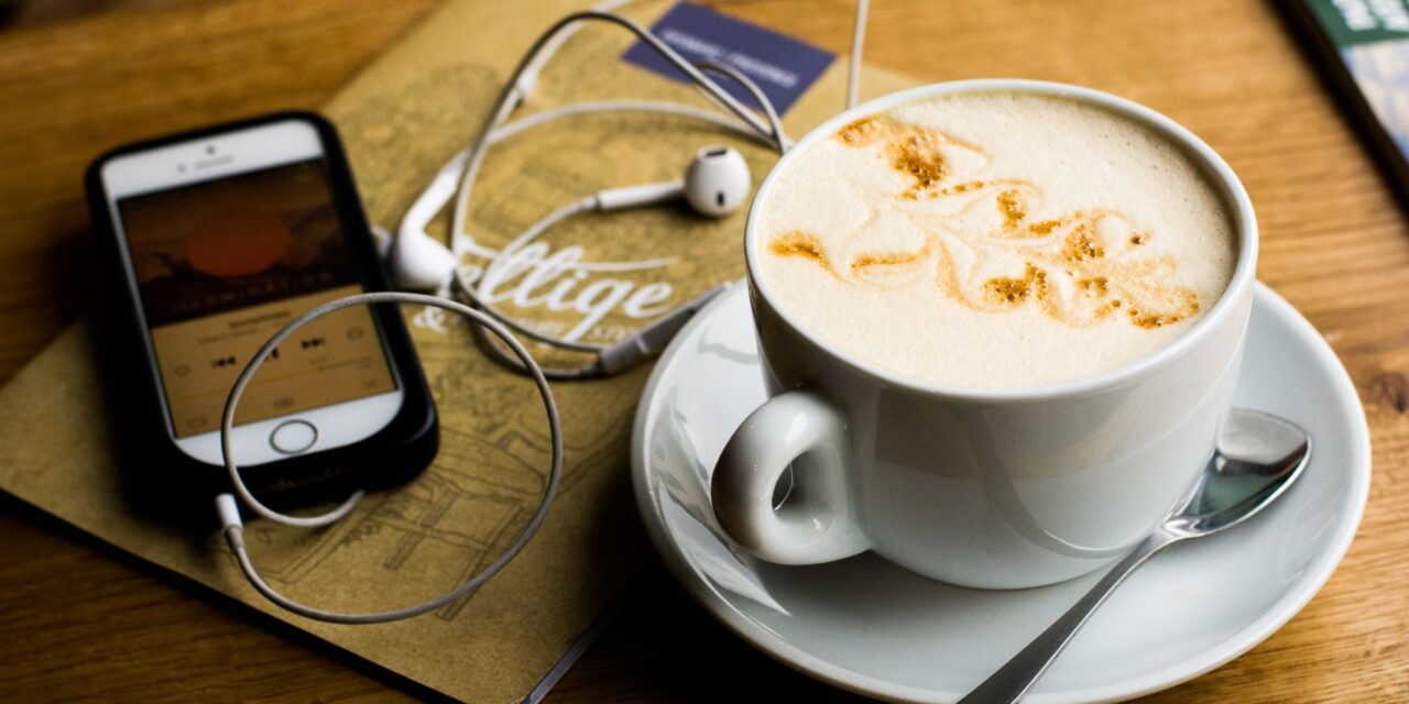 9 podcast-uri inspirationale pe care sa le urmaresti cand vrei sa uiti de task-urile coplesitoare