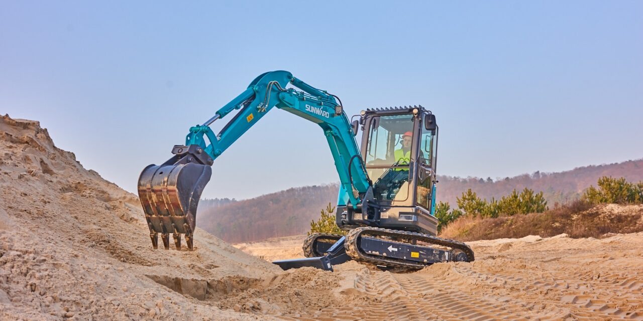5 pericole când închiriați un miniexcavator