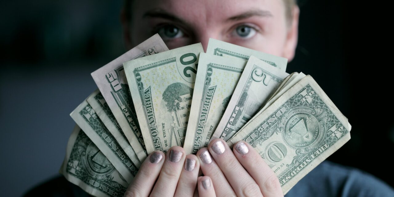 Cum pot obține un împrumut personal folosind mașina mea ca garanție?