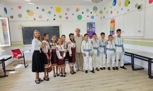 Dan Puric a inaugurat Școala Gimnazială din Costești, renovată de Asociația BookLand