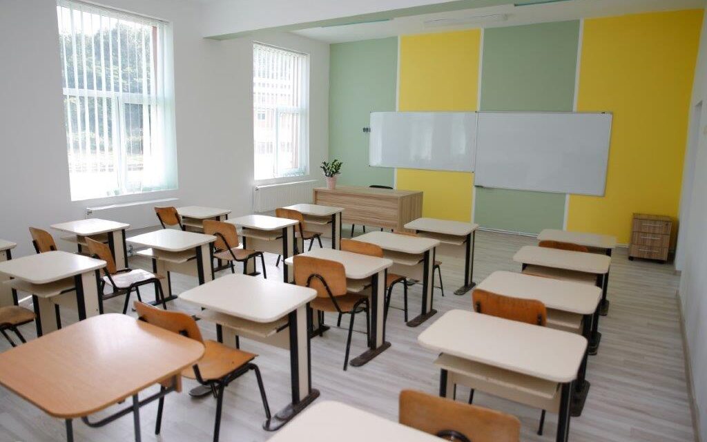 Două școli din Vrancea renovate de Asociația BookLand cu o investiție de 430.000 euro