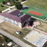 Vlad Ivanov a inaugurat Școala Gimnazială Nr. 1 din Sulița, județul Botoșani, renovată de Asociația BookLand