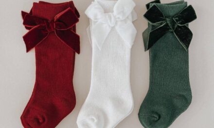 Cauti soseste pentru nou nascuti din bumbac? Vezi la Little Prints intreaga gama