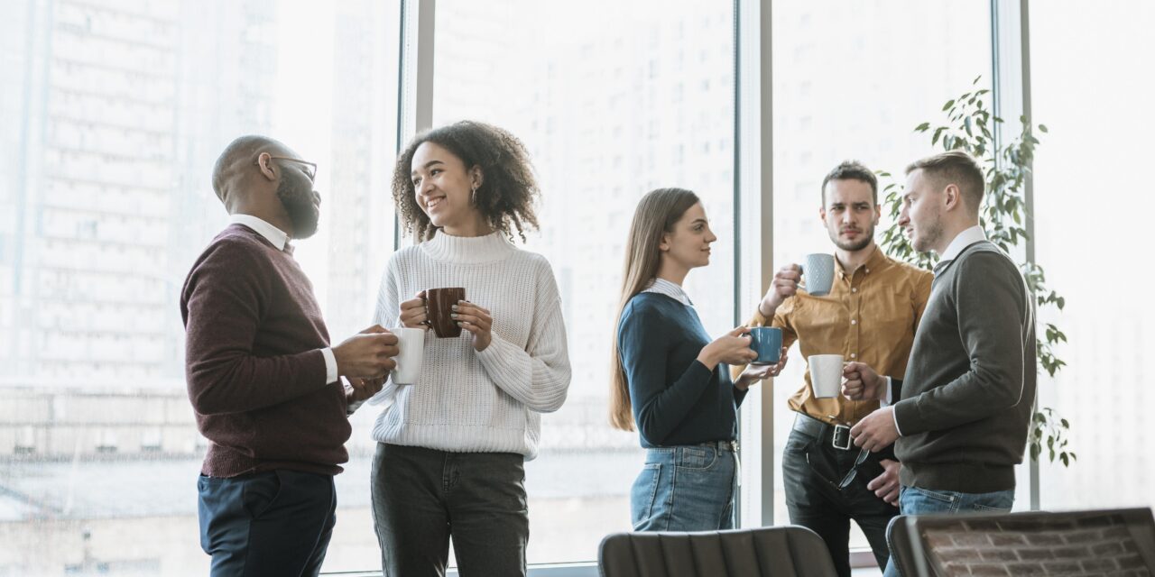 5 modalități eficiente prin care să începi o conversație la sesiuni de networking