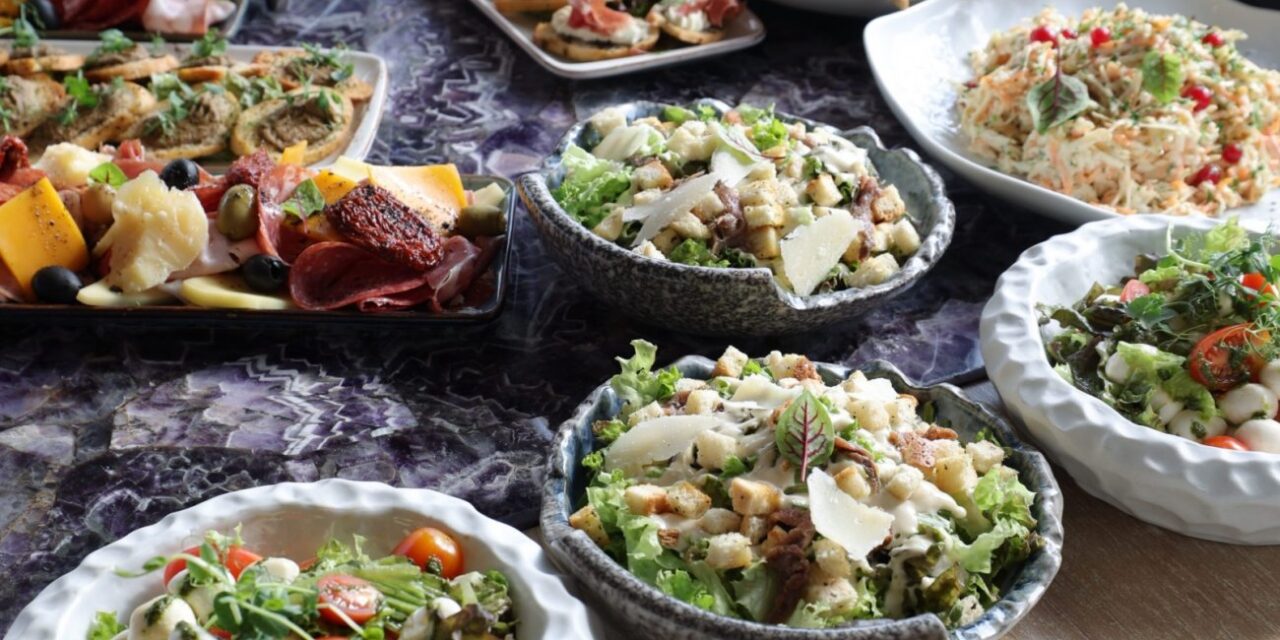 Bufet Suedez vs. Servire la Masă: Ce alegi pentru nunta ta?