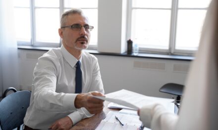 Negocierea cu ANAF: Cum să-ți rezolvi datoriile înainte de închiderea firmei