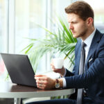 Automatizarea pontajului: economisește timp și respectă legislația muncii