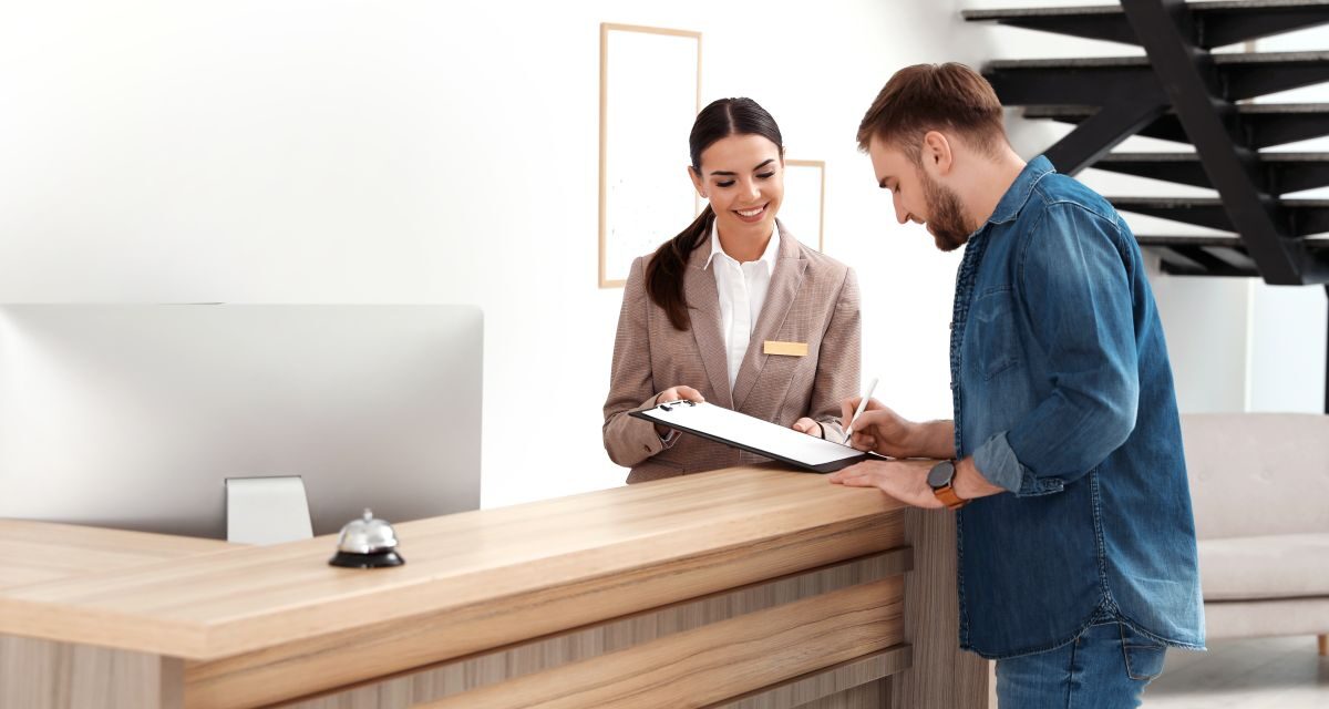 Amenajarea unei recepții moderne – ce tipuri de mobilier fac prima impresie memorabilă?