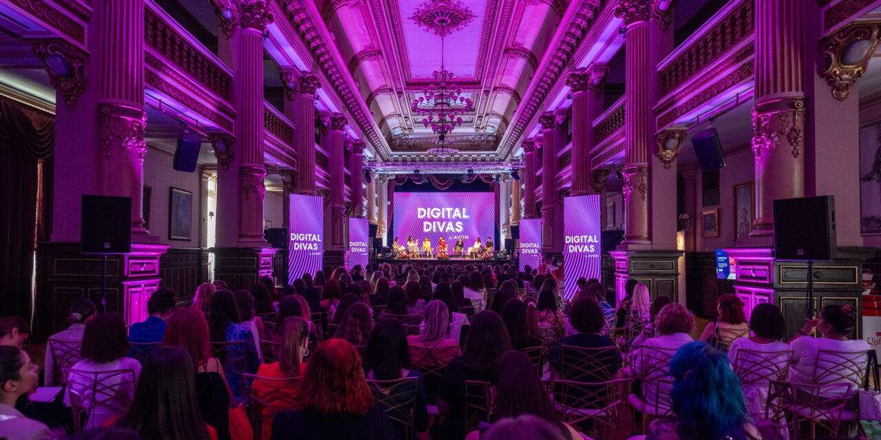 Intra in universul fermecator al online-ului, la Digital Divas!