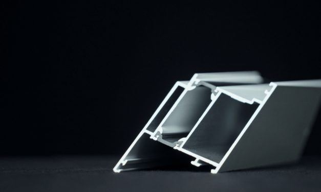 Alukönigstahl: verificarea EPD realizată de IBO confirmă valoarea excepțională de 2,7 kg emisii de CO₂ per kg de profil din aluminiu extrudat