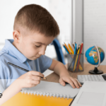 Educația bilingvă pentru copii – de ce contează să începeți devreme un curs de la Wunderkind Suceava