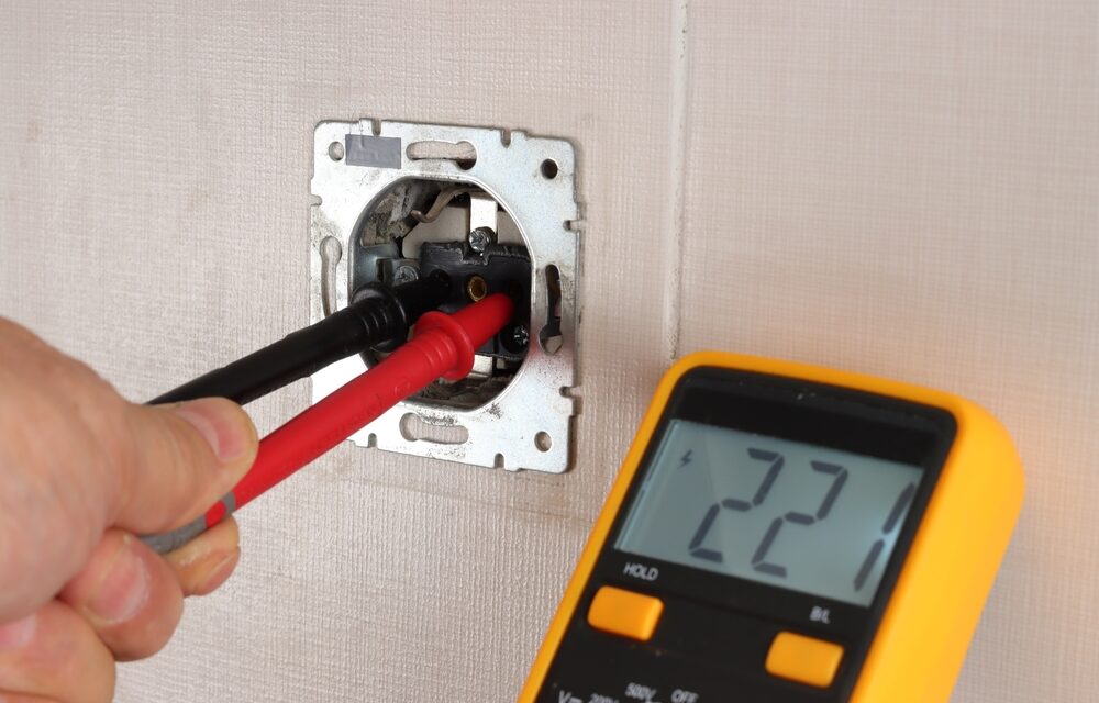 De ce este vitală măsurarea la împământare cu multimetru digital în managementul riscului operațional