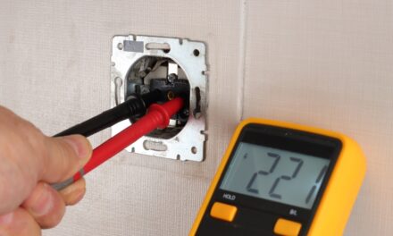 De ce este vitală măsurarea la împământare cu multimetru digital în managementul riscului operațional
