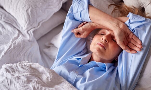 Ceața mentală și lipsa somnului la menopauză: 8 sfaturi de urmat