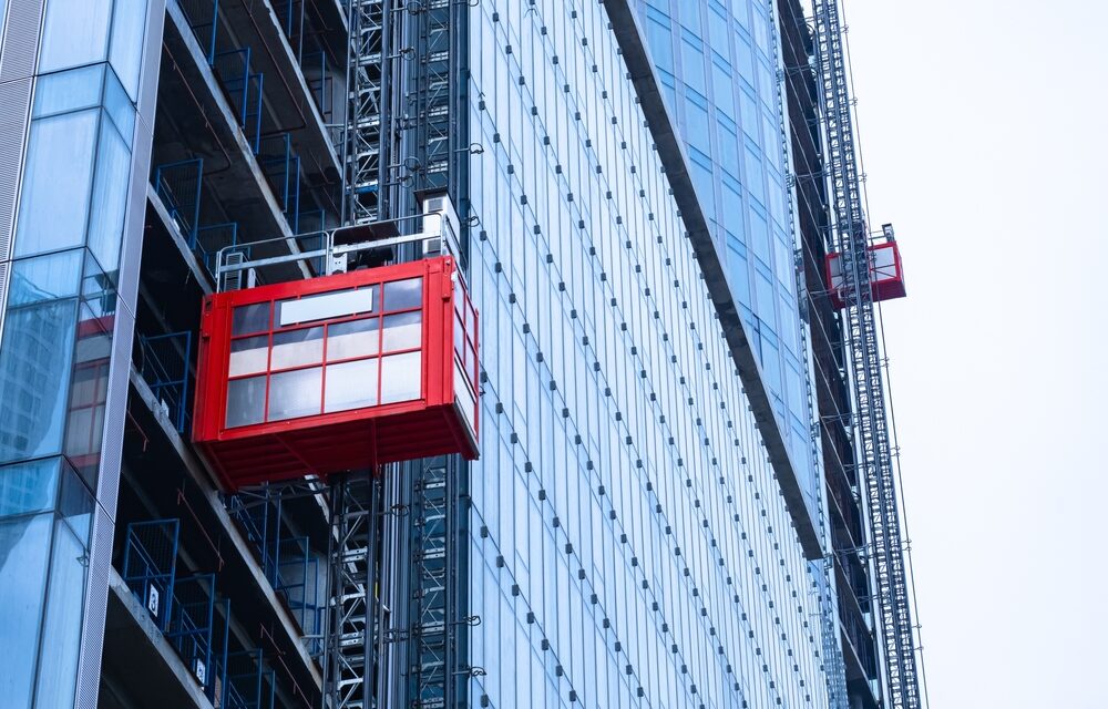 Lift marfă exterior pentru clădiri rezidențiale: când sunt necesare ascensoarele de marfă MP Ifma în ansambluri moderne?